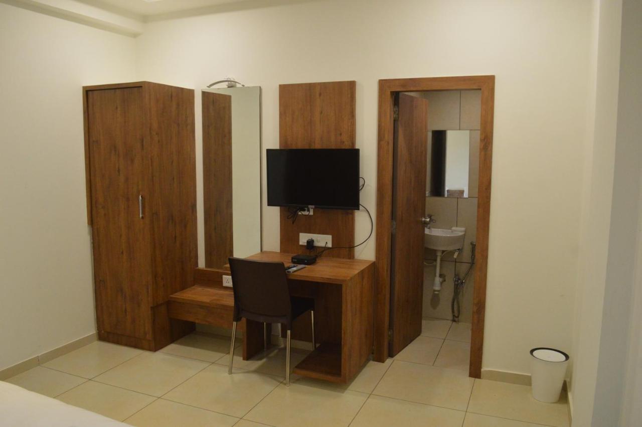 Hotel Revive Veraval Zewnętrze zdjęcie